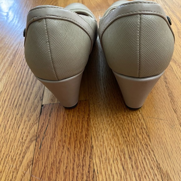 Lifestride Wedge Heel Shoes Women’s 6.5M Beige DREAMS No Box Flaws Shown in pics - Picture 7 of 11